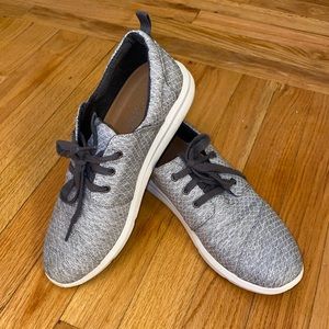LIKE NEW TOMS Grey Casual Sneakers